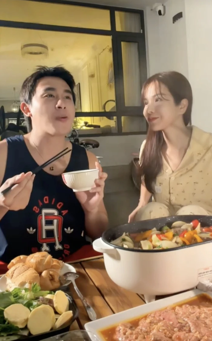 Cơm nhà của Diệp Lâm Anh và tình trẻ Phạm Kiên