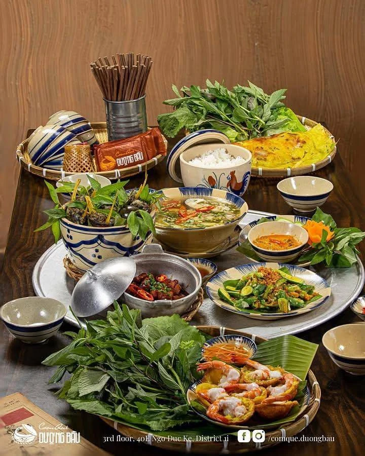 Cơm quê Dượng Bầu thử thách khách ăn 3 kg thịt, 3 kg tôm, 4 kg rau bún trong 30 phút: Thắng nhận 5 triệu, thua trả 3 triệu Cơm quê Dượng Bầu thử thách khách ăn 3 kg thịt, 3 kg tôm, 4 kg rau bún trong 30 phút: Thắng nhận 5 triệu, thua trả 3 triệu
