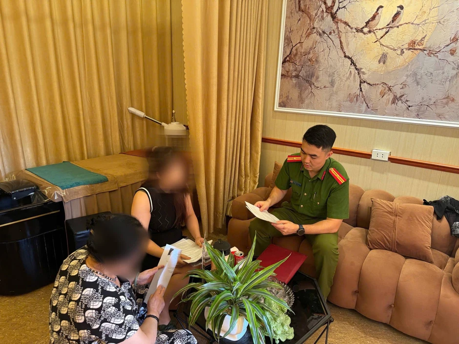 Công an kiểm tra đột xuất nhiều cơ sở xoa bóp, massage