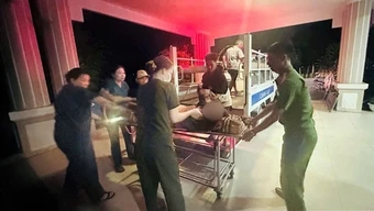 Công an xã kịp thời đưa người phụ nữ bị co giật đi cấp cứu