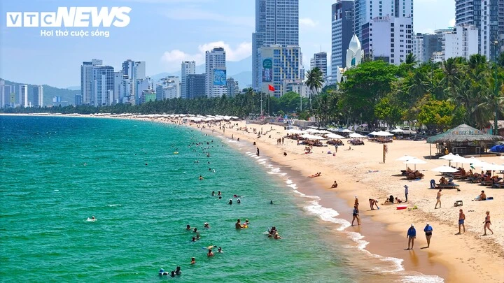 Công trình chắn biển được tháo dỡ, đường ven biển Nha Trang khoe diện mạo mới Công trình chắn biển được tháo dỡ, đường ven biển Nha Trang khoe diện mạo mới