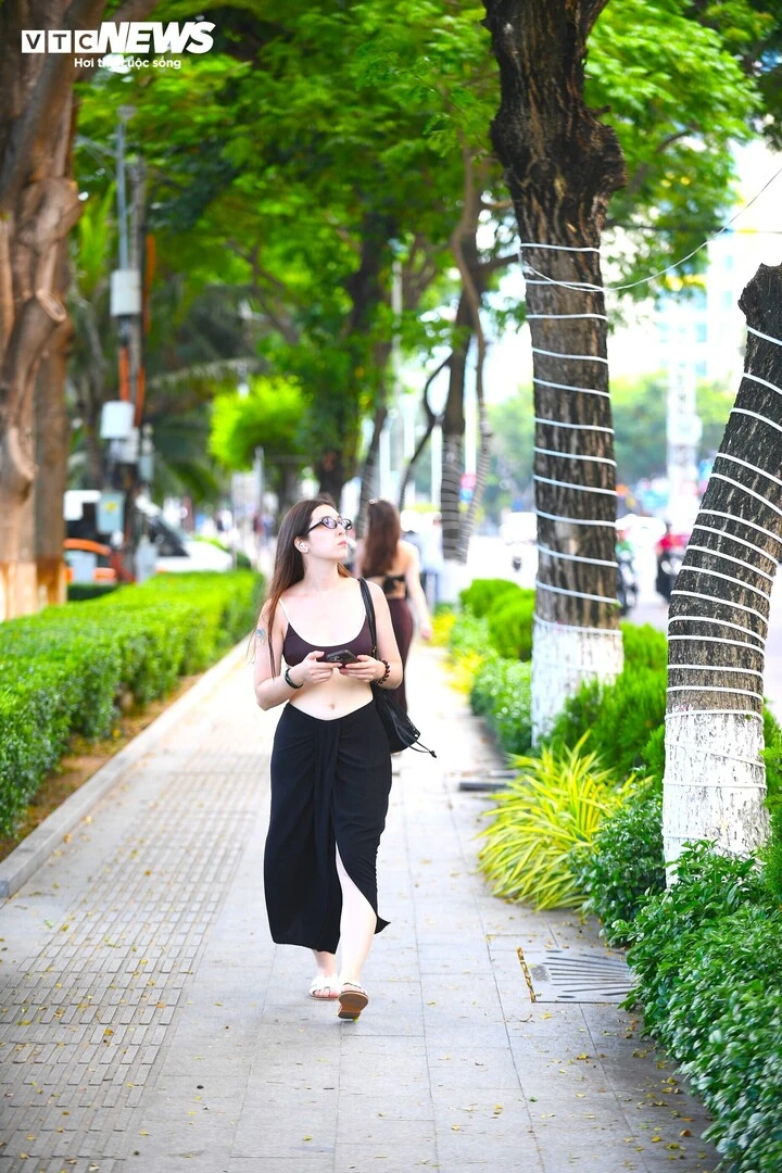 Công trình chắn biển được tháo dỡ, đường ven biển Nha Trang khoe diện mạo mới Công trình chắn biển được tháo dỡ, đường ven biển Nha Trang khoe diện mạo mới