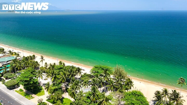 Công trình chắn biển được tháo dỡ, đường ven biển Nha Trang khoe diện mạo mới Công trình chắn biển được tháo dỡ, đường ven biển Nha Trang khoe diện mạo mới