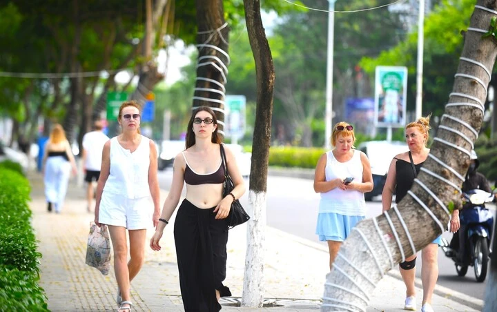 Công trình chắn biển được tháo dỡ, đường ven biển Nha Trang khoe diện mạo mới Công trình chắn biển được tháo dỡ, đường ven biển Nha Trang khoe diện mạo mới