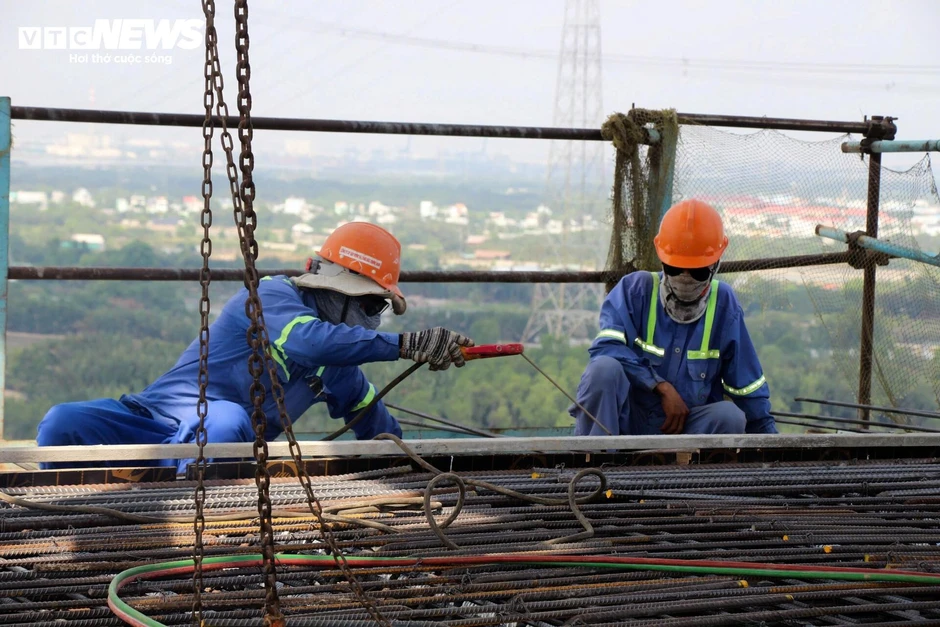 Công trường TP Đồng Nai thi công xuyên lễ 30/4, tăng tốc loạt dự án trọng điểm Công trường TP Đồng Nai thi công xuyên lễ 30/4, tăng tốc loạt dự án trọng điểm