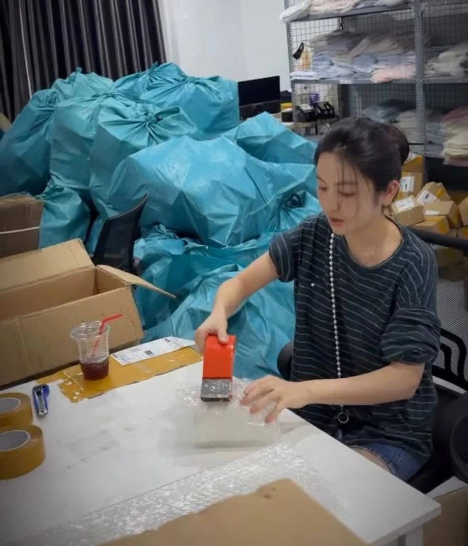 Công việc kiếm tiền tỷ của Chu Thanh Huyền - vợ Quang Hải Công việc kiếm tiền tỷ của Chu Thanh Huyền - vợ Quang Hải