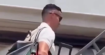 C.Ronaldo xách valy về nước trên chuyên cơ 81 triệu USD