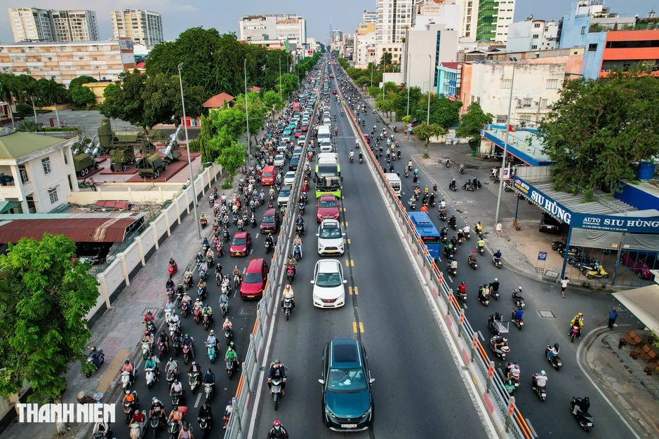 CSGT Tân Sơn Nhất hướng dẫn cách tránh kẹt xe đường Cộng Hòa CSGT Tân Sơn Nhất hướng dẫn cách tránh kẹt xe đường Cộng Hòa