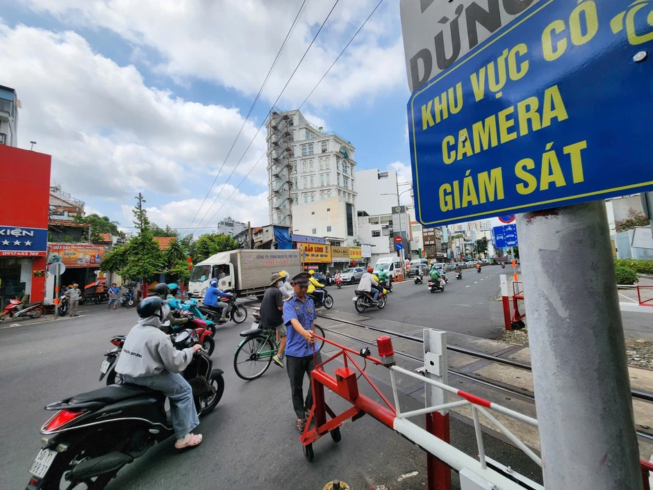 CSGT TP.HCM xử lý hơn 550 vi phạm đường sắt, nhiều người vẫn mắc lỗi này CSGT TP.HCM xử lý hơn 550 vi phạm đường sắt, nhiều người vẫn mắc lỗi này