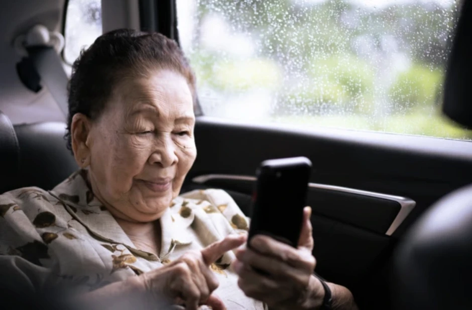 Cụ bà 84 tuổi sập bẫy tình 'tổng tài AI' Cụ bà 84 tuổi sập bẫy tình 'tổng tài AI'