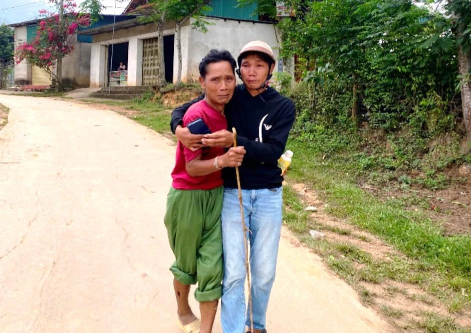 Cụ ông đi mổ ruột thừa, bị lạc hơn 30km suốt đêm mới được tìm thấy Cụ ông đi mổ ruột thừa, bị lạc hơn 30km suốt đêm mới được tìm thấy