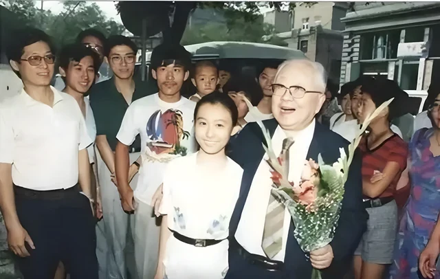Cú trượt dài của Bàng Tú Ngọc: Từ thần đồng đến cuộc sống mẹ đơn thân Cú trượt dài của Bàng Tú Ngọc: Từ thần đồng đến cuộc sống mẹ đơn thân