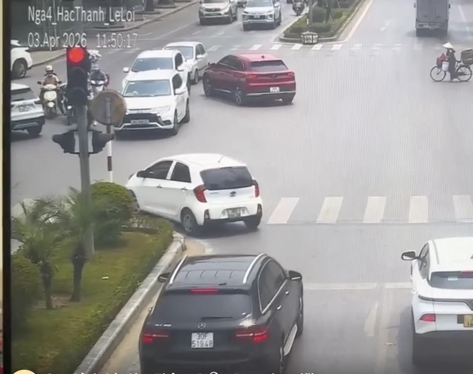 Cục CSGT lý giải lỗi vượt đèn vàng, quay đầu trên vạch đi bộ bị phạt nặng Cục CSGT lý giải lỗi vượt đèn vàng, quay đầu trên vạch đi bộ bị phạt nặng