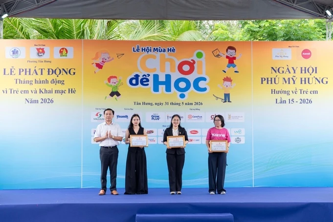 Cùng trẻ em "chơi để học", Vinamilk mang đến nhiều trải nghiệm thú vị tại ngày hội mùa hè Cùng trẻ em "chơi để học", Vinamilk mang đến nhiều trải nghiệm thú vị tại ngày hội mùa hè