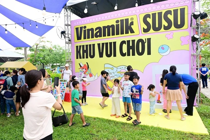 Cùng trẻ em "chơi để học", Vinamilk mang đến nhiều trải nghiệm thú vị tại ngày hội mùa hè Cùng trẻ em "chơi để học", Vinamilk mang đến nhiều trải nghiệm thú vị tại ngày hội mùa hè