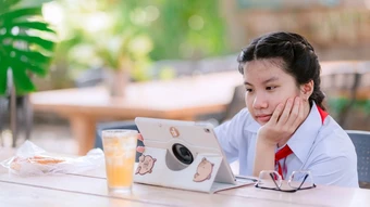 Cuộc chiến 'giành lại trẻ em' từ màn hình
