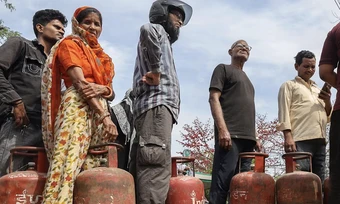 Cuộc sống bế tắc vì thiếu gas của người dân Ấn Độ