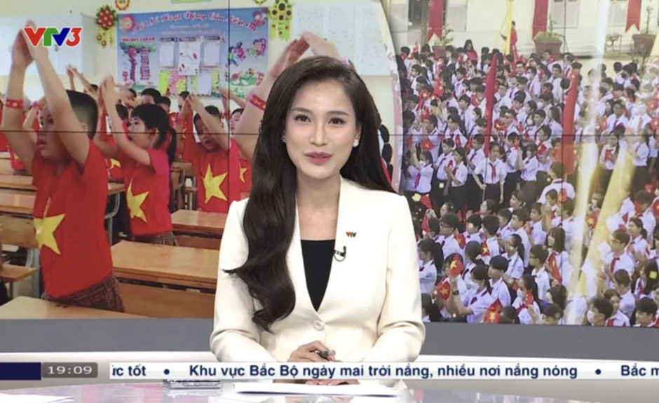 Cuộc sống cực kín tiếng của mỹ nhân dẫn Thời sự 19h VTV: Từng đạt giải Nhì HSG Văn Quốc gia, là Thủ khoa ĐH Ngoại thương Cuộc sống cực kín tiếng của mỹ nhân dẫn Thời sự 19h VTV: Từng đạt giải Nhì HSG Văn Quốc gia, là Thủ khoa ĐH Ngoại thương