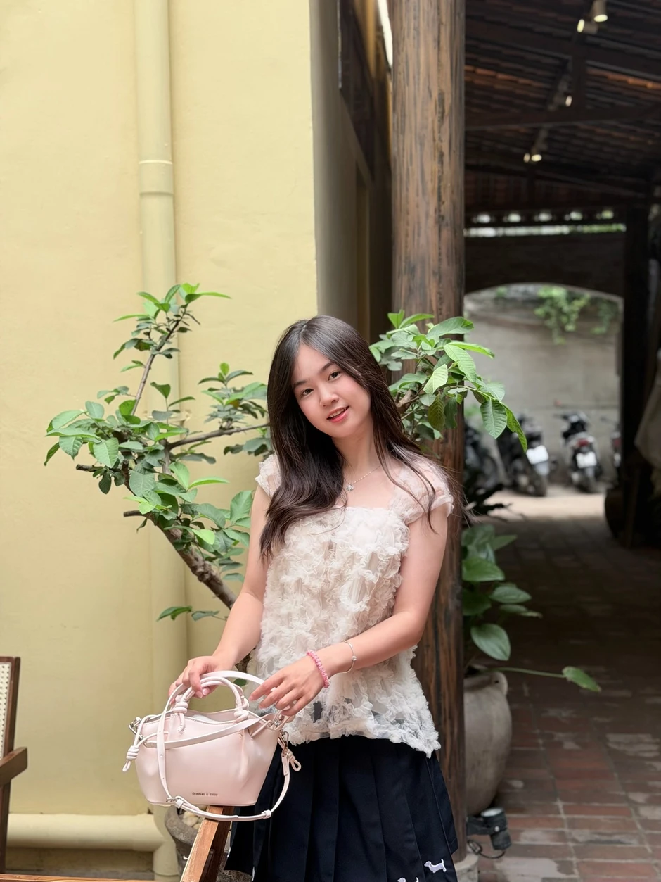 Cuộc sống hiện tại của Hiền Mai - thủ khoa khối A00 từng gây sốt: Ở căn hộ cao cấp, đang học lái ô tô, có cả trợ lý riêng? Cuộc sống hiện tại của Hiền Mai - thủ khoa khối A00 từng gây sốt: Ở căn hộ cao cấp, đang học lái ô tô, có cả trợ lý riêng?