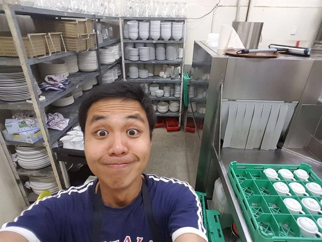 Cuộc sống hiện tại của Quán quân Đường Lên Đỉnh Olympia từng được mệnh danh là “ông tổ nghề rửa bát”, về nước sau 14 năm vô địch Cuộc sống hiện tại của Quán quân Đường Lên Đỉnh Olympia từng được mệnh danh là “ông tổ nghề rửa bát”, về nước sau 14 năm vô địch