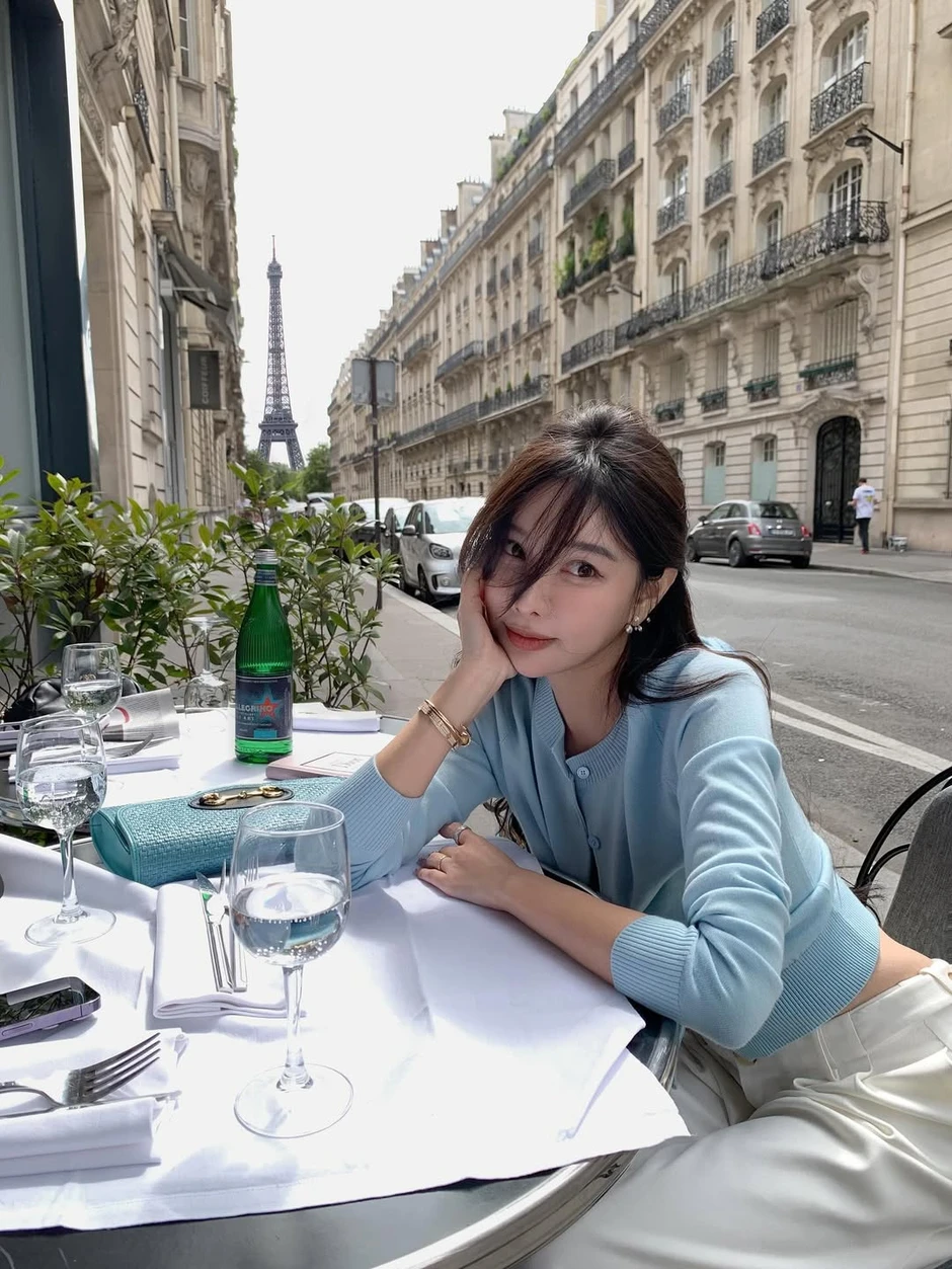 Cuộc sống hiện tại của "Tiểu thư đẹp nhất giới siêu giàu Trung Quốc" sau tròn 16 năm nổi tiếng Cuộc sống hiện tại của "Tiểu thư đẹp nhất giới siêu giàu Trung Quốc" sau tròn 16 năm nổi tiếng