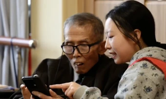 Cuộc sống ở viện dưỡng lão của cô gái 25 tuổi