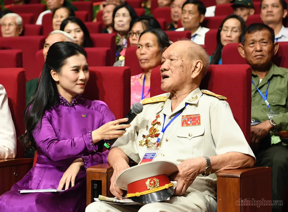Cuốn nhật ký của liệt sĩ phi công vực dậy người vợ sau biến cố Cuốn nhật ký của liệt sĩ phi công vực dậy người vợ sau biến cố