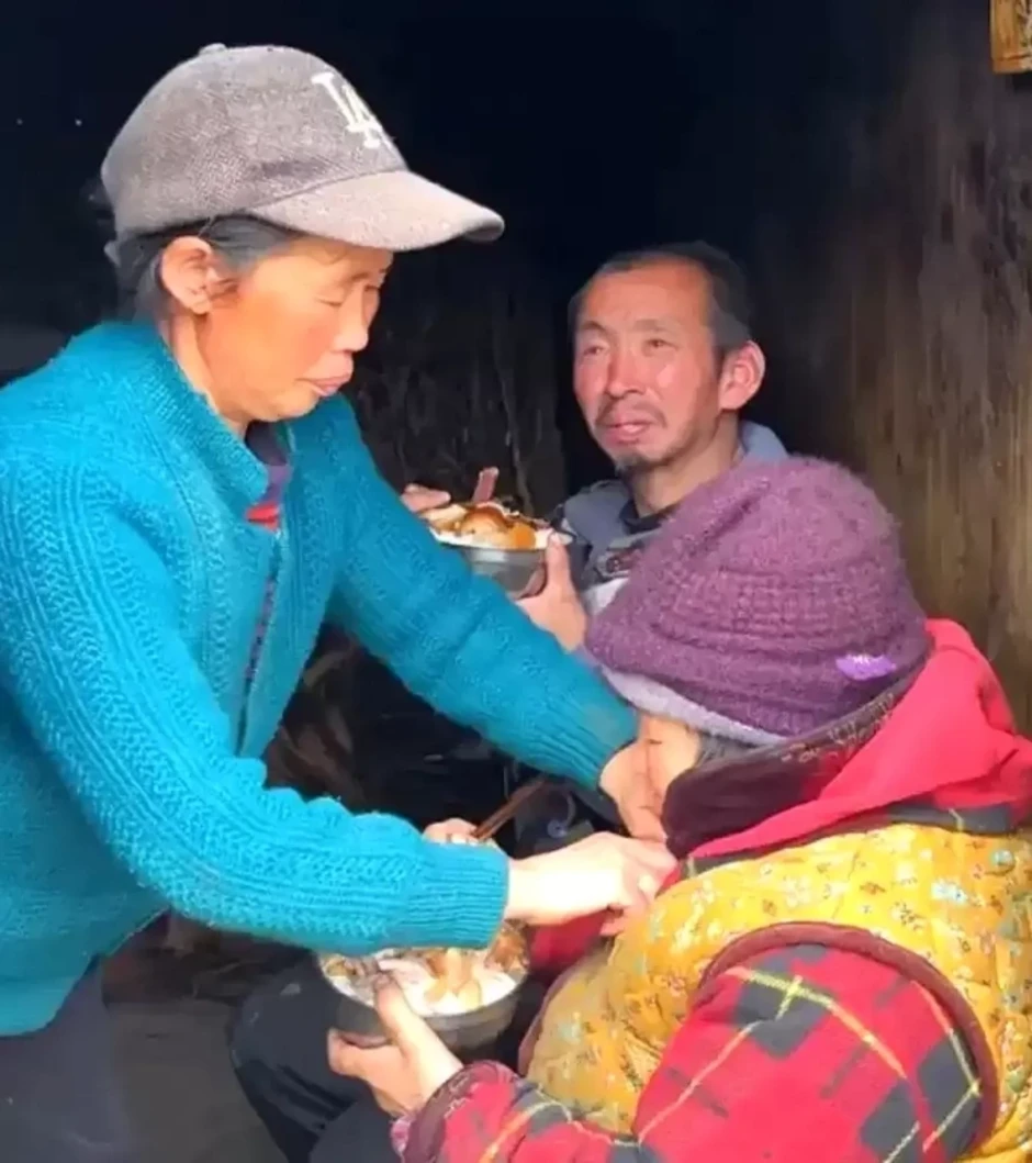 Cưu mang gia đình hàng xóm suốt 23 năm Cưu mang gia đình hàng xóm suốt 23 năm