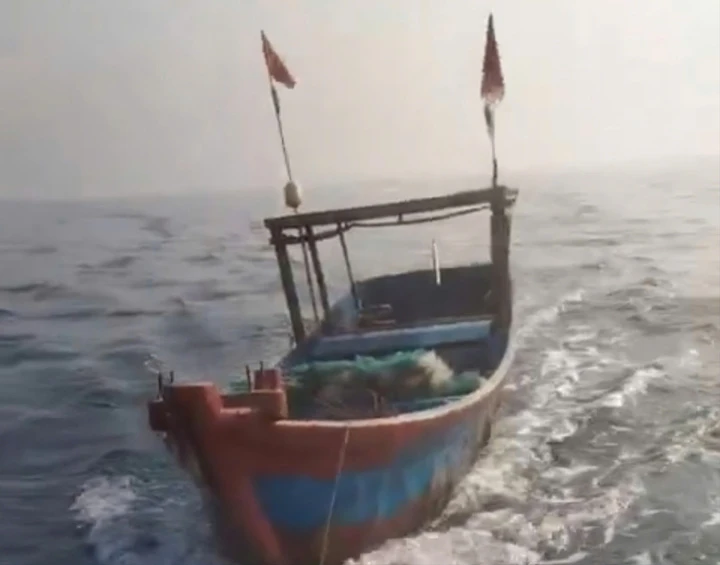 Cứu sống người đàn ông trôi dạt trên biển suốt 24 giờ ở Đắk Lắk Cứu sống người đàn ông trôi dạt trên biển suốt 24 giờ ở Đắk Lắk