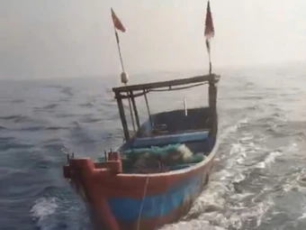 Cứu sống người đàn ông trôi dạt trên biển suốt 24 giờ ở Đắk Lắk
