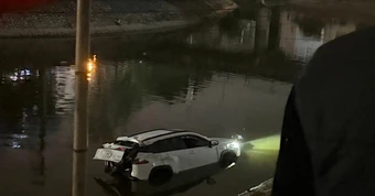 Đã biết nguyên nhân ô tô lao xuống sông ở Hà Nội lúc 3 giờ sáng