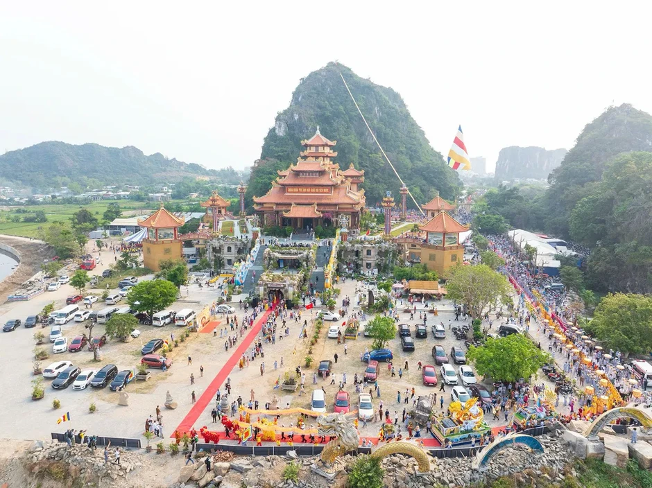Đà Nẵng: Hàng vạn người đổ về Ngũ Hành Sơn dự Lễ vía Bồ Tát Quán Thế Âm Đà Nẵng: Hàng vạn người đổ về Ngũ Hành Sơn dự Lễ vía Bồ Tát Quán Thế Âm