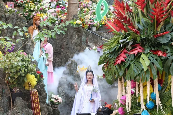 Đà Nẵng: Hàng vạn người đổ về Ngũ Hành Sơn dự Lễ vía Bồ Tát Quán Thế Âm Đà Nẵng: Hàng vạn người đổ về Ngũ Hành Sơn dự Lễ vía Bồ Tát Quán Thế Âm