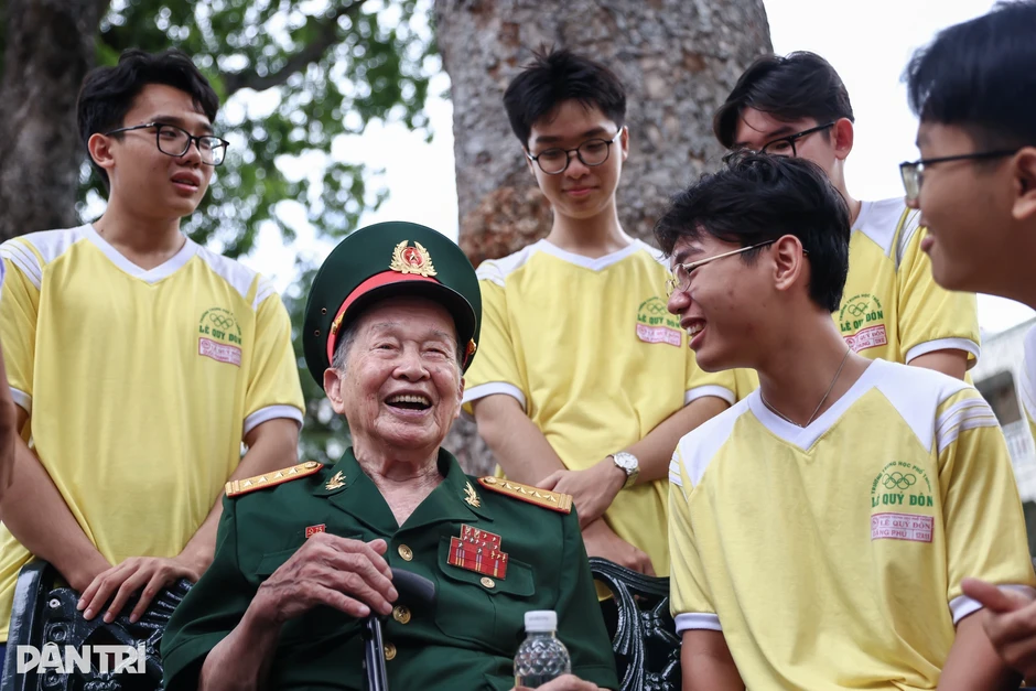 Đại tá Tư Cang: "Tôi mang ơn nghĩa tình người dân TPHCM" Đại tá Tư Cang: "Tôi mang ơn nghĩa tình người dân TPHCM"