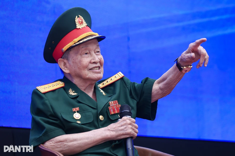 Đại tá Tư Cang: "Tôi mang ơn nghĩa tình người dân TPHCM" Đại tá Tư Cang: "Tôi mang ơn nghĩa tình người dân TPHCM"
