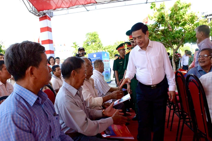 Đắk Lắk khởi công 100 căn nhà chống lũ hơn 170 tỷ đồng Đắk Lắk khởi công 100 căn nhà chống lũ hơn 170 tỷ đồng