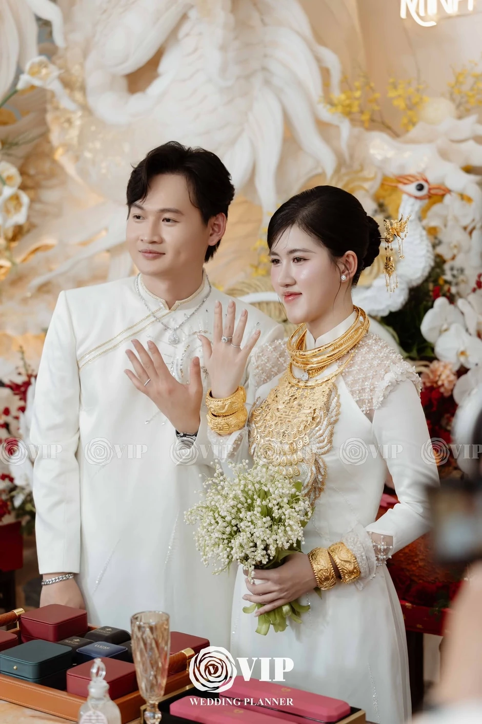 Đám cưới hào môn hot dần dần MXH: Thiếu gia ngành xăng dầu cưới ái nữ tiệm vàng Đám cưới hào môn hot dần dần MXH: Thiếu gia ngành xăng dầu cưới ái nữ tiệm vàng
