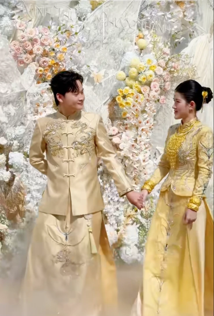 Đám cưới hào môn hot dần dần MXH: Thiếu gia ngành xăng dầu cưới ái nữ tiệm vàng Đám cưới hào môn hot dần dần MXH: Thiếu gia ngành xăng dầu cưới ái nữ tiệm vàng