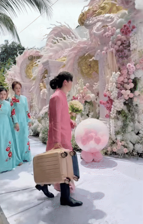 Đám cưới hào môn hot dần dần MXH: Thiếu gia ngành xăng dầu cưới ái nữ tiệm vàng Đám cưới hào môn hot dần dần MXH: Thiếu gia ngành xăng dầu cưới ái nữ tiệm vàng