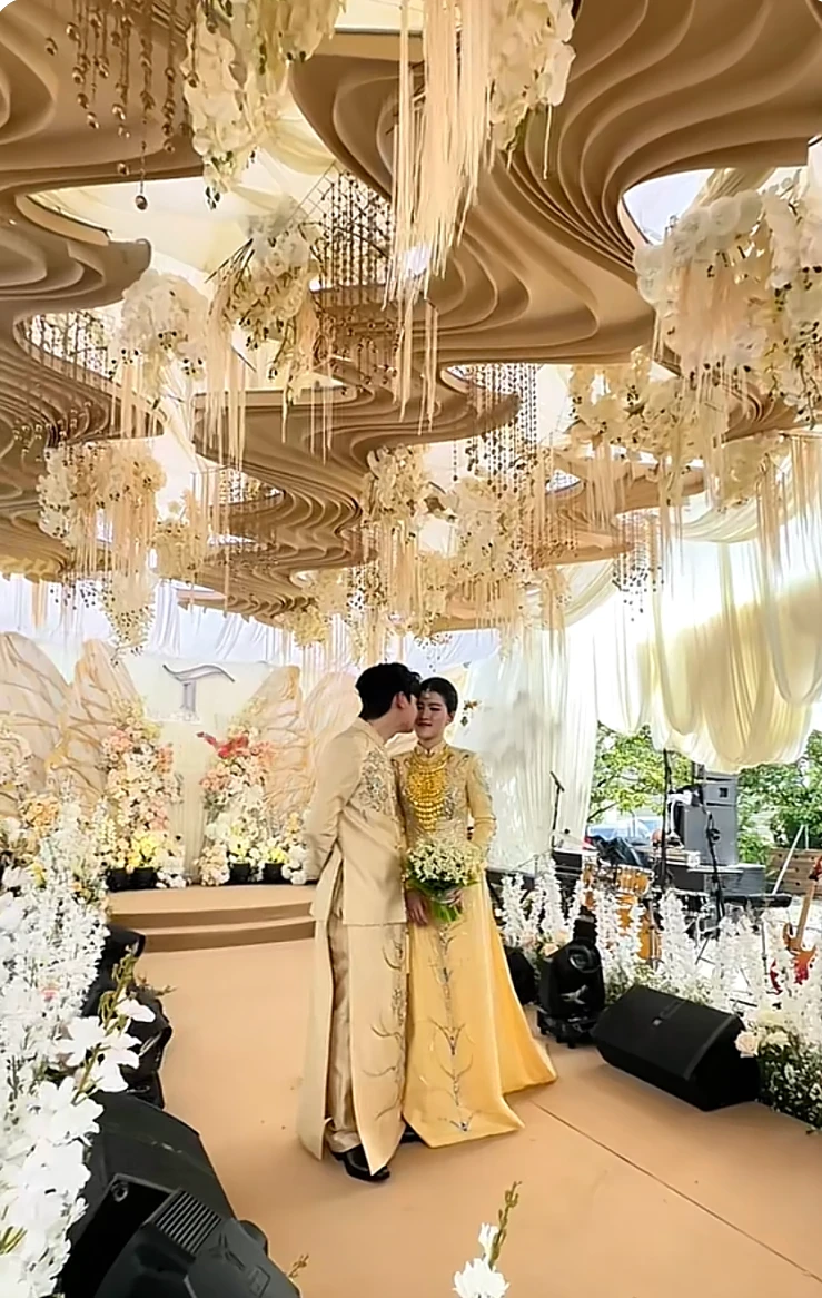 Đám cưới hào môn hot dần dần MXH: Thiếu gia ngành xăng dầu cưới ái nữ tiệm vàng Đám cưới hào môn hot dần dần MXH: Thiếu gia ngành xăng dầu cưới ái nữ tiệm vàng