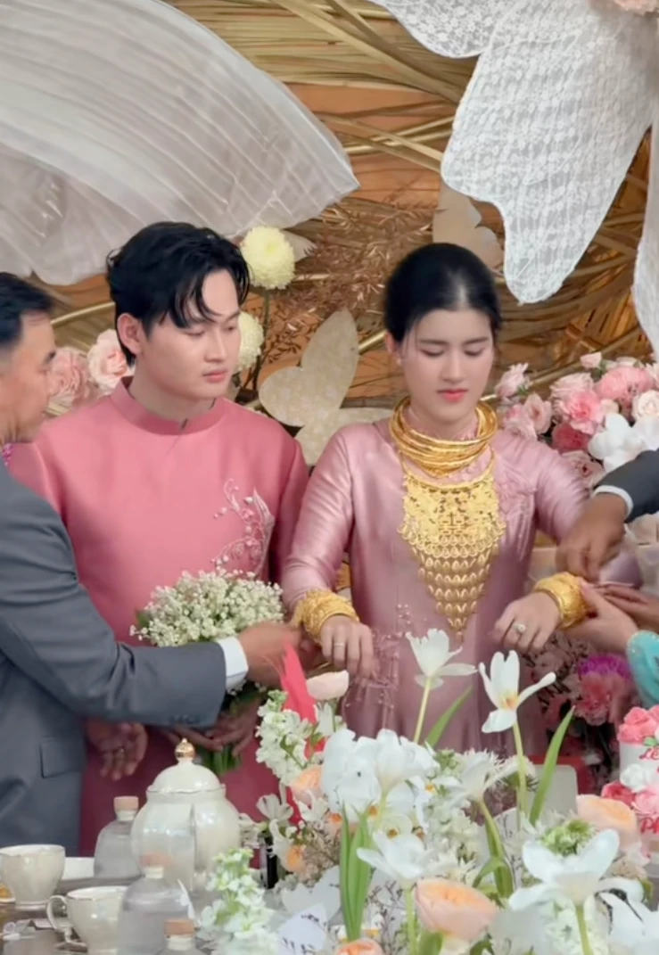 Đám cưới hào môn hot dần dần MXH: Thiếu gia ngành xăng dầu cưới ái nữ tiệm vàng Đám cưới hào môn hot dần dần MXH: Thiếu gia ngành xăng dầu cưới ái nữ tiệm vàng