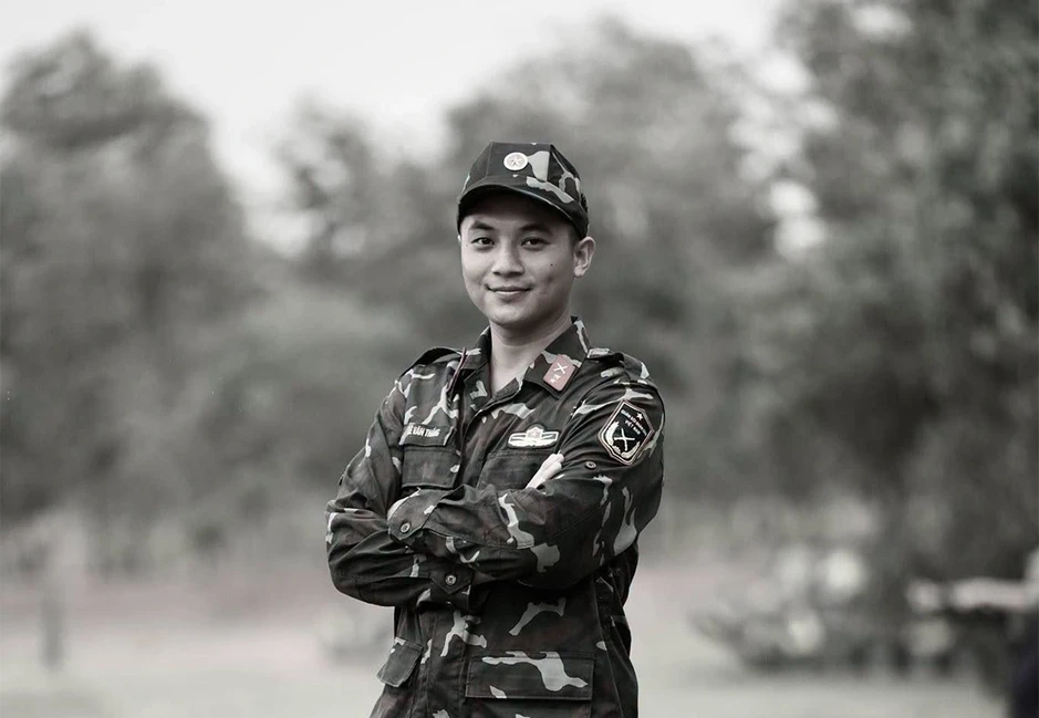 Đám tang ngập hoa trắng của Thượng úy Lê Văn Thắng Đám tang ngập hoa trắng của Thượng úy Lê Văn Thắng