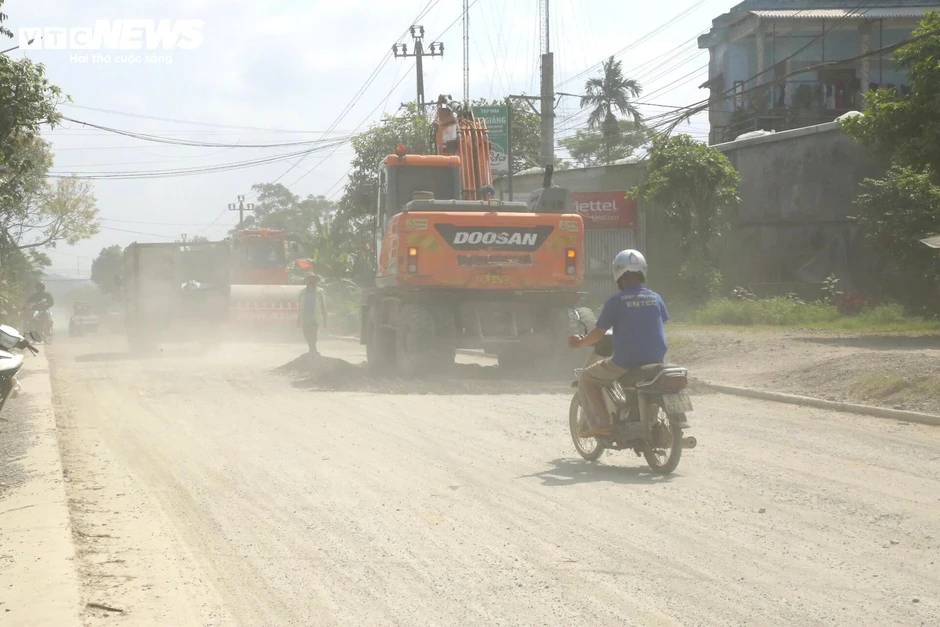 Dân ngán ngẩm dự án mở rộng quốc lộ hơn 1.800 tỷ thi công kiểu 'rùa bò'
