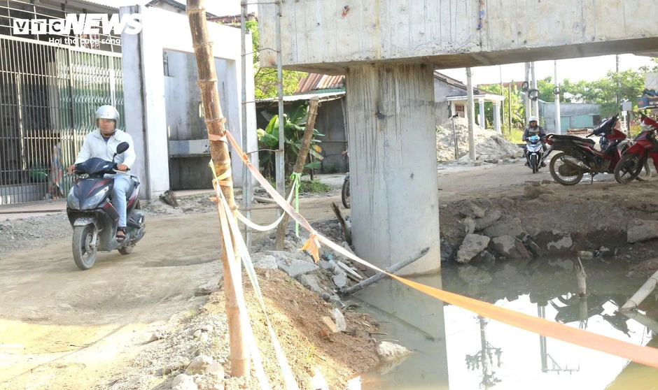 Dân ngán ngẩm dự án mở rộng quốc lộ hơn 1.800 tỷ thi công kiểu 'rùa bò'