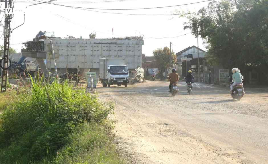 Dân ngán ngẩm dự án mở rộng quốc lộ hơn 1.800 tỷ thi công kiểu 'rùa bò'