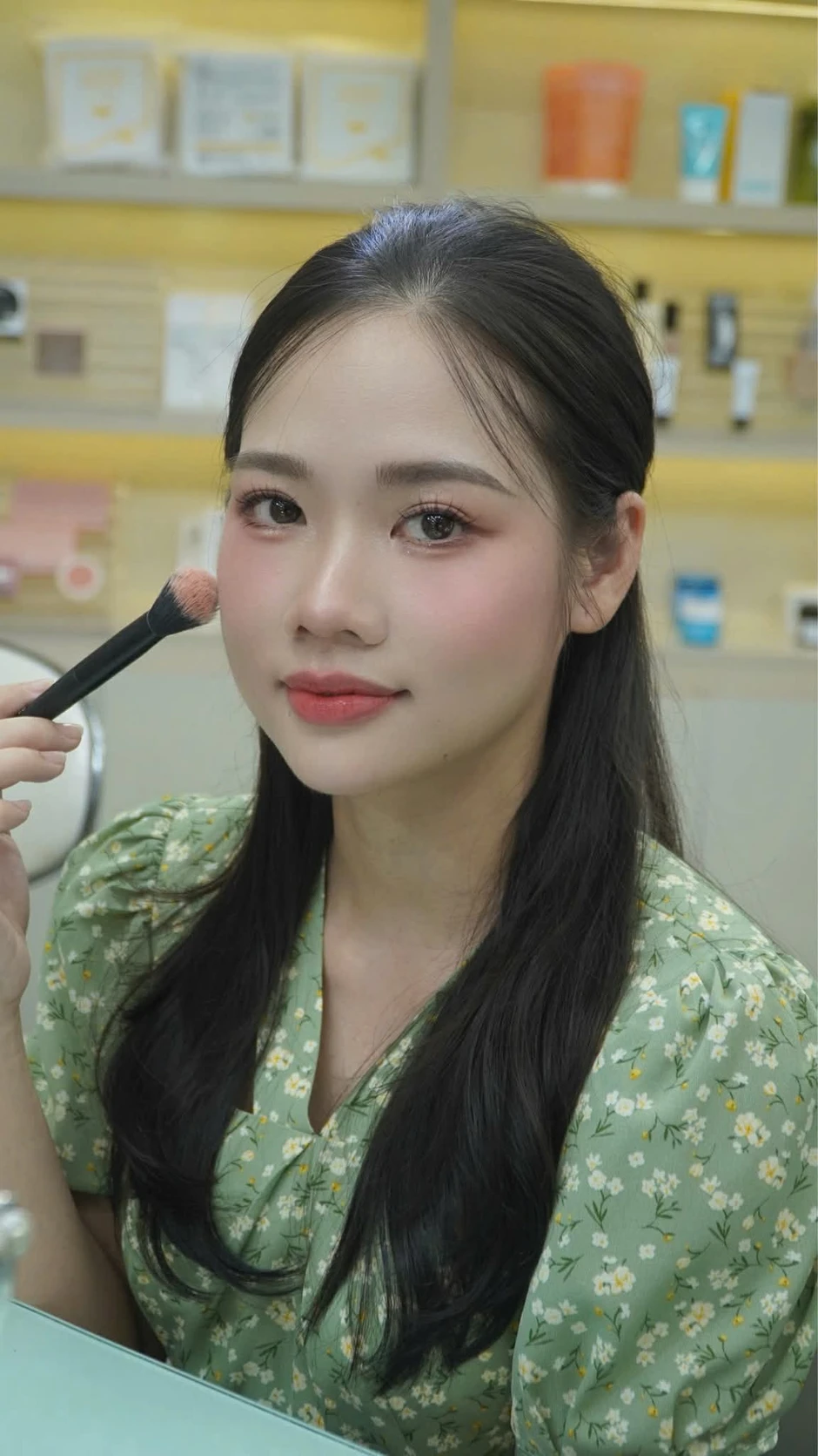 Dân văn phòng đổ xô đi học makeup cá nhân để đẹp như "thay đầu": Thừa tiền mới chi 3 - 5 triệu cho 3 bữa học?