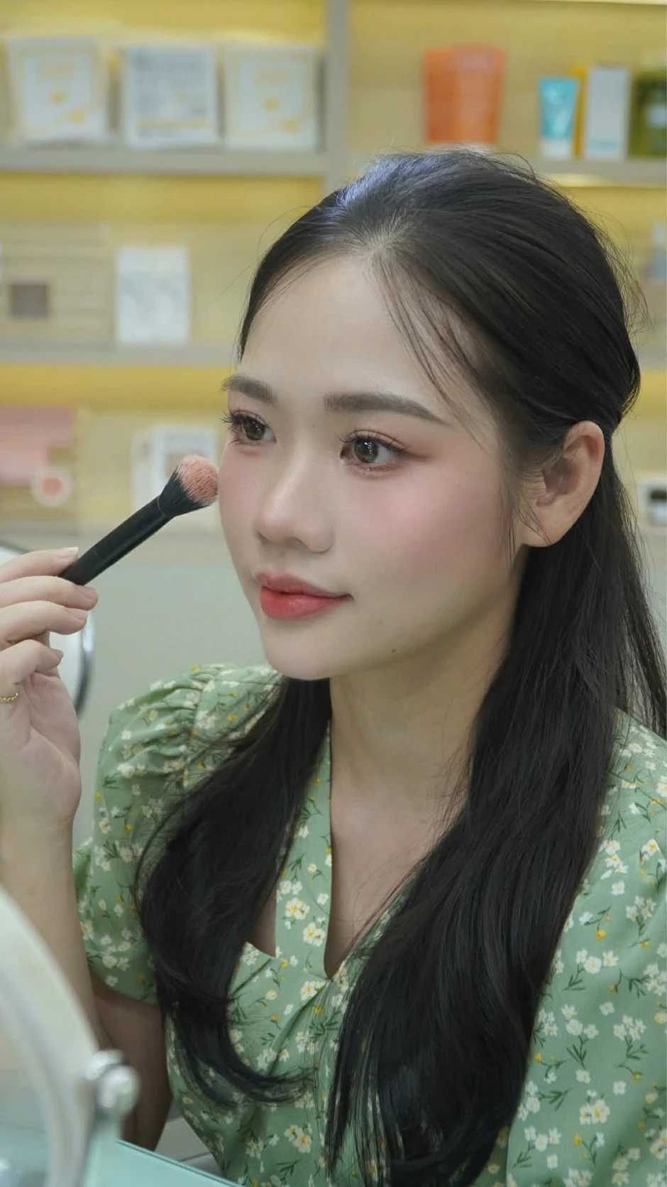 Dân văn phòng đổ xô đi học makeup cá nhân để đẹp như "thay đầu": Thừa tiền mới chi 3 - 5 triệu cho 3 bữa học?