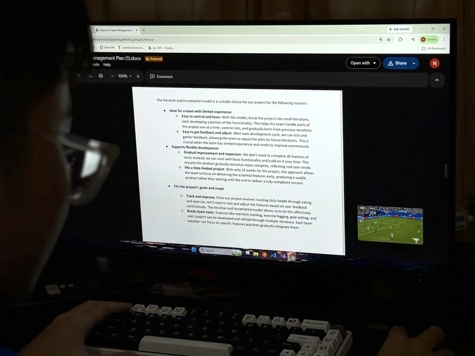 Dân văn phòng 'lách luật' để xem World Cup - Báo TinVina Dân văn phòng 'lách luật' để xem World Cup - Báo TinVina
