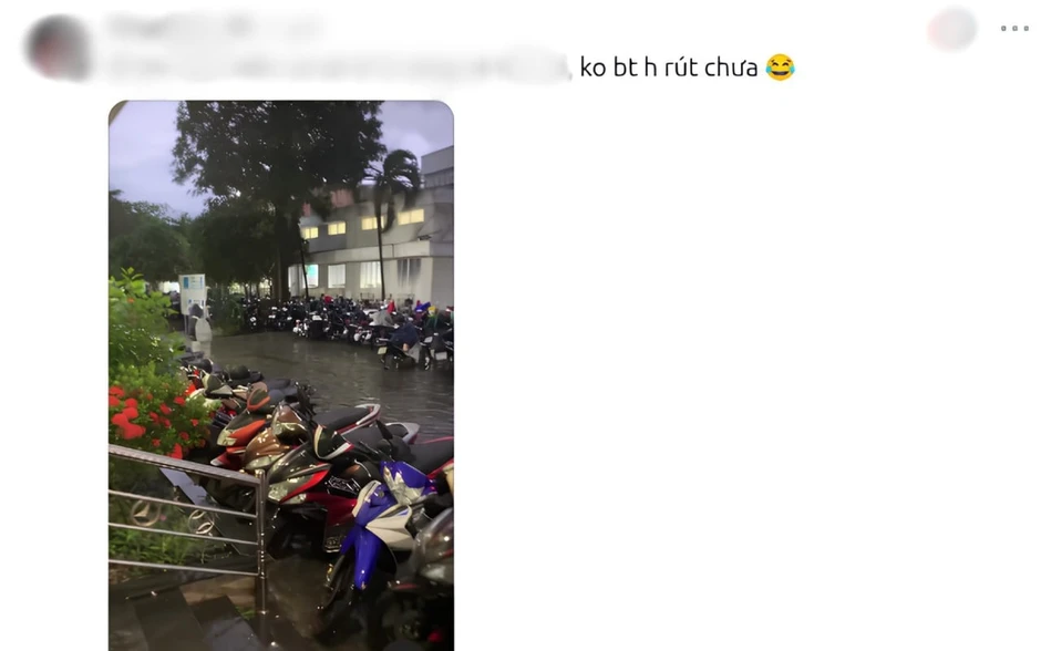 Dân văn phòng ở TP.HCM tối 30/9: Ra về lúc 18h đến 21h vẫn đứng trên đường Dân văn phòng ở TP.HCM tối 30/9: Ra về lúc 18h đến 21h vẫn đứng trên đường