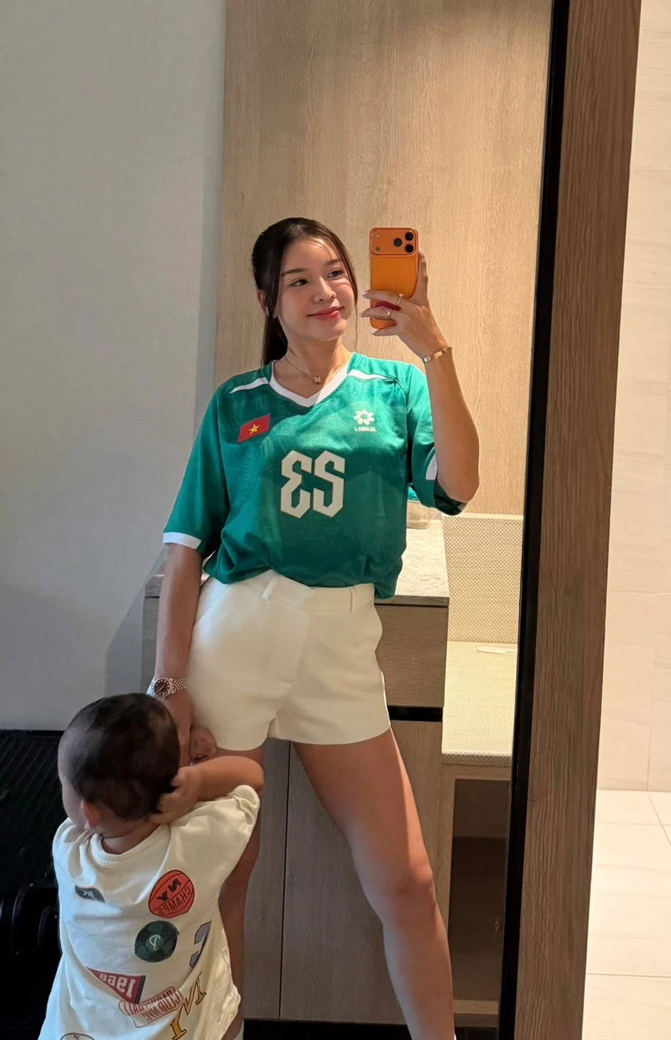Dàn WAG Yến Xuân, Chu Thanh Huyền lên đồ, khoe dáng nuột nà trước giờ cổ vũ ĐT Việt Nam đấu Thái Lan Dàn WAG Yến Xuân, Chu Thanh Huyền lên đồ, khoe dáng nuột nà trước giờ cổ vũ ĐT Việt Nam đấu Thái Lan